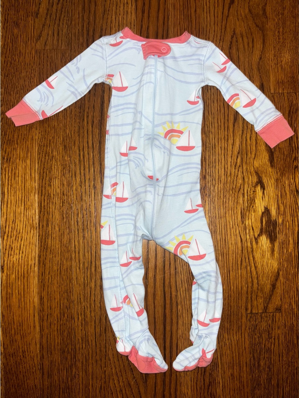 Sailboat Print Footed One-Piece
6-12 month 
NWOT